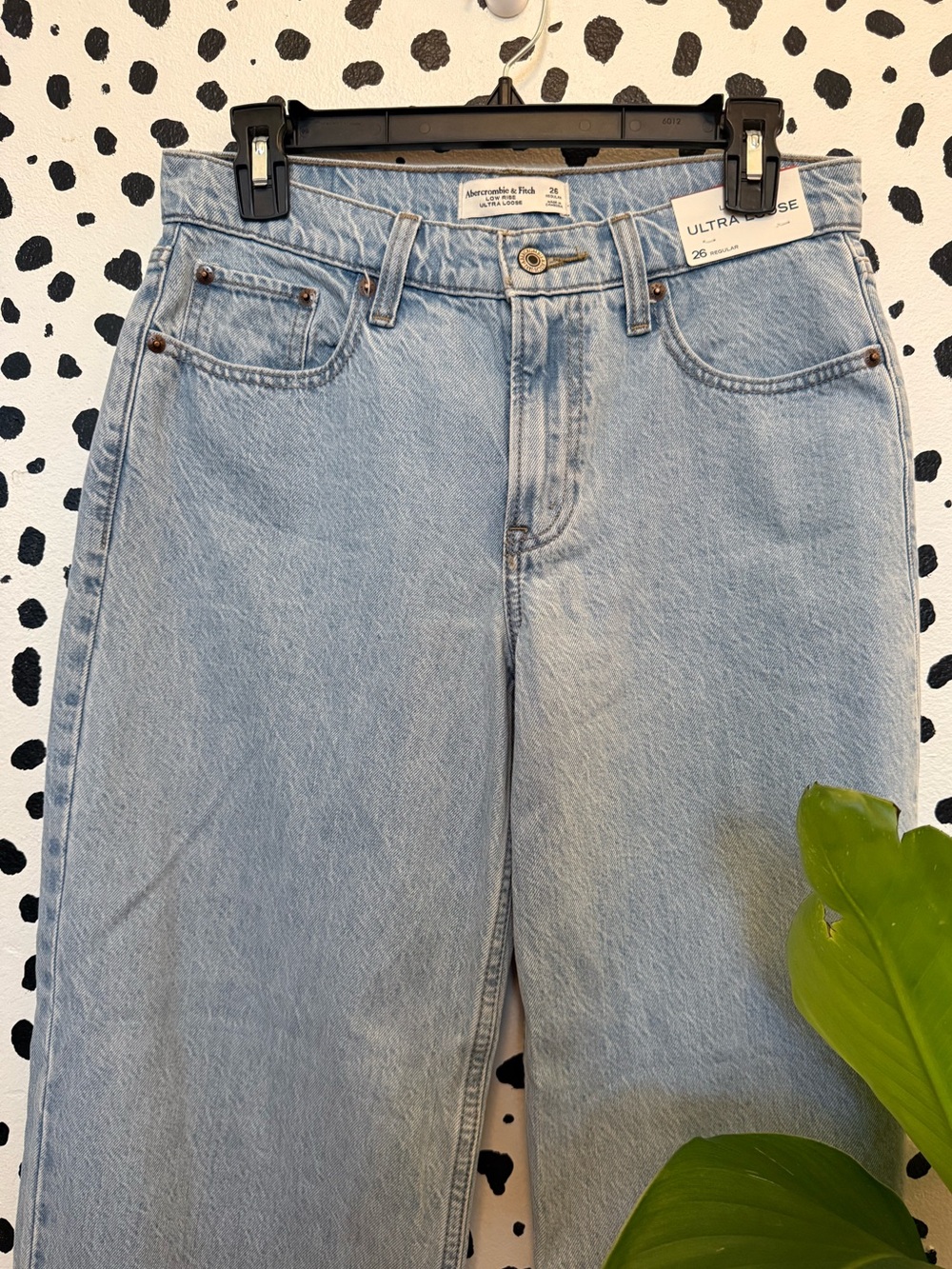 Abercrombie & Fitch Low Rise Ultra Loose Jeans NWT - Picture 4 of 9